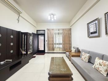 近中興商圈車庫臨路美別墅