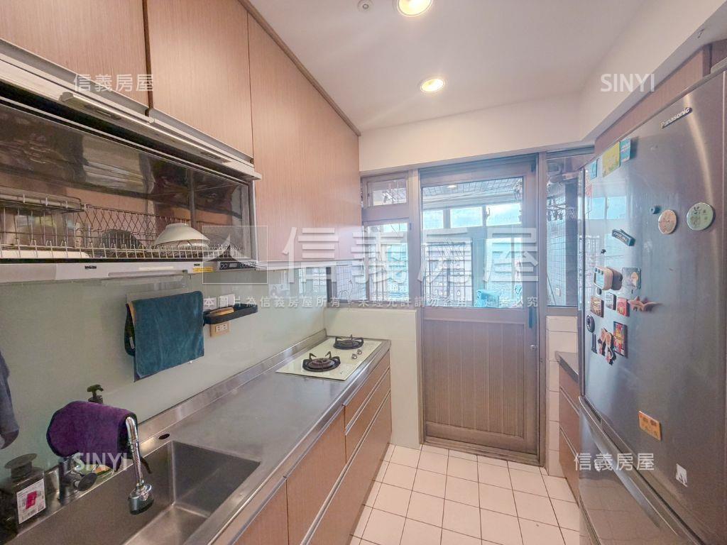 雅典王朝。高樓三房帶車位房屋室內格局與周邊環境