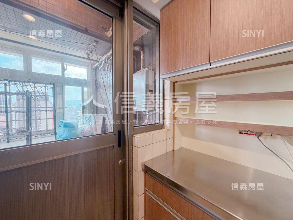 雅典王朝。高樓三房帶車位房屋室內格局與周邊環境