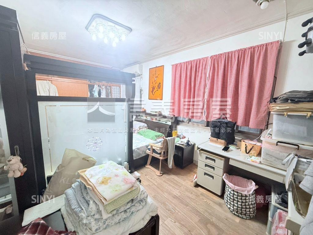 近南勢角捷運站黃金三樓房屋室內格局與周邊環境