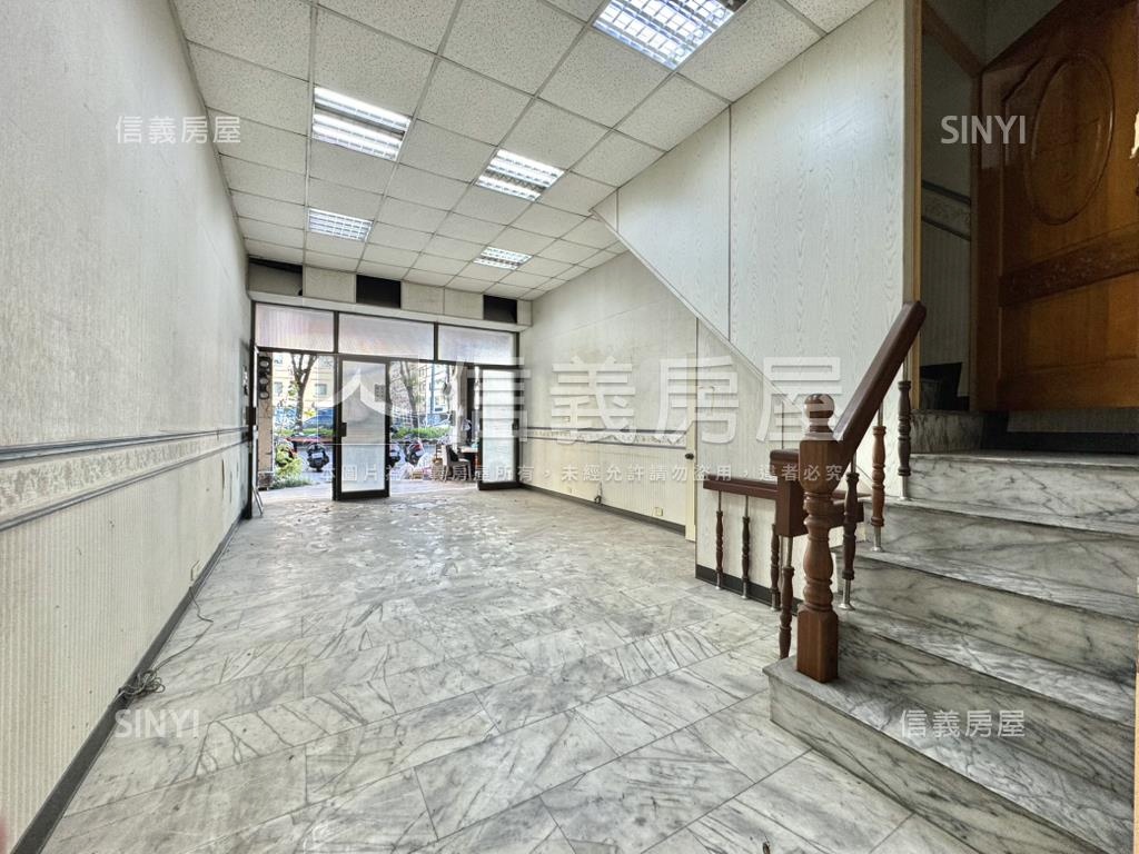 高醫長谷世貿特商三金透店房屋室內格局與周邊環境