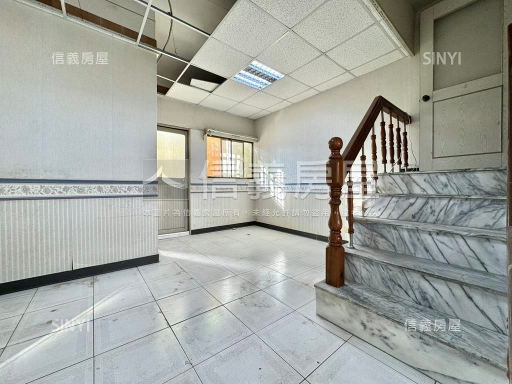 高醫長谷世貿特商三金透店房屋室內格局與周邊環境