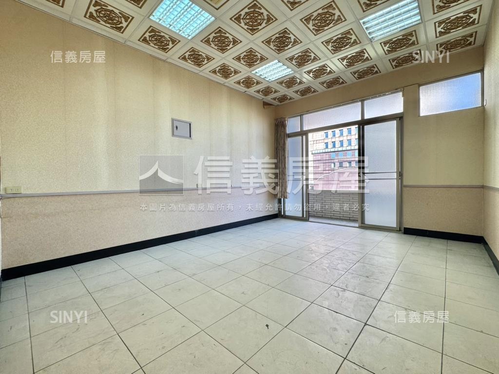 高醫長谷世貿特商三金透店房屋室內格局與周邊環境