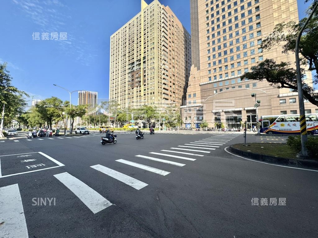 高醫長谷世貿特商三金透店房屋室內格局與周邊環境