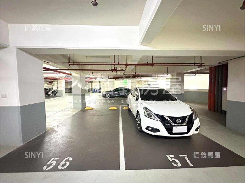 公園景觀稀有雙車位房屋室內格局與周邊環境