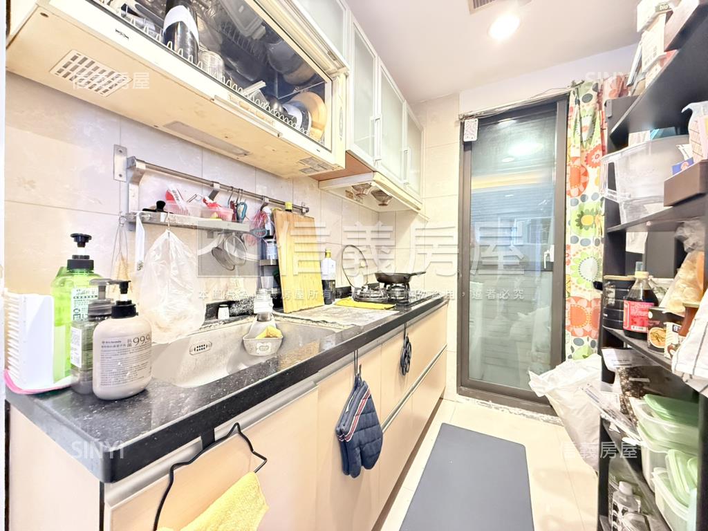 陽光情人低總兩房成家房屋室內格局與周邊環境