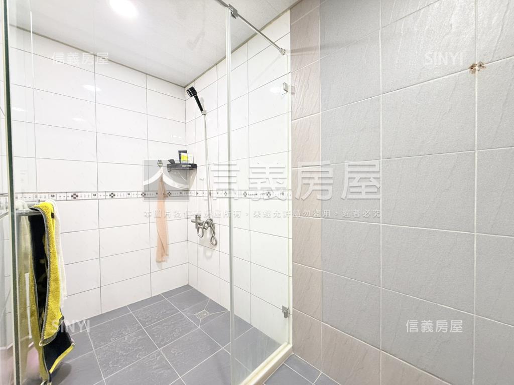陽光情人低總兩房成家房屋室內格局與周邊環境