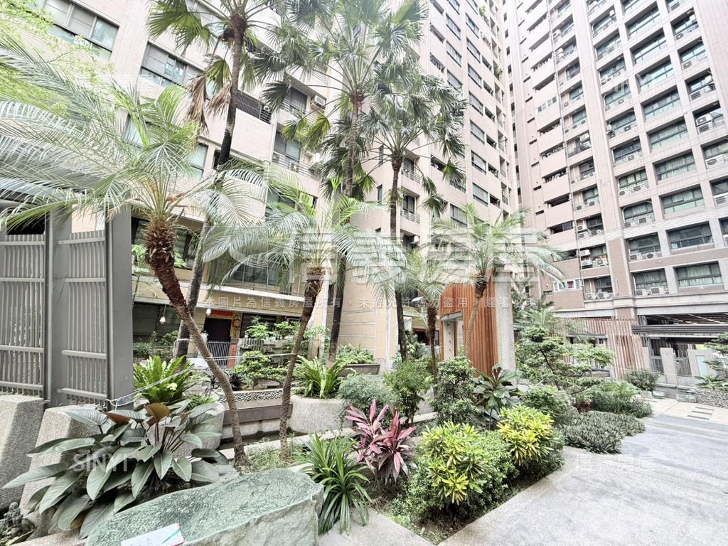 陽光情人低總兩房成家房屋室內格局與周邊環境