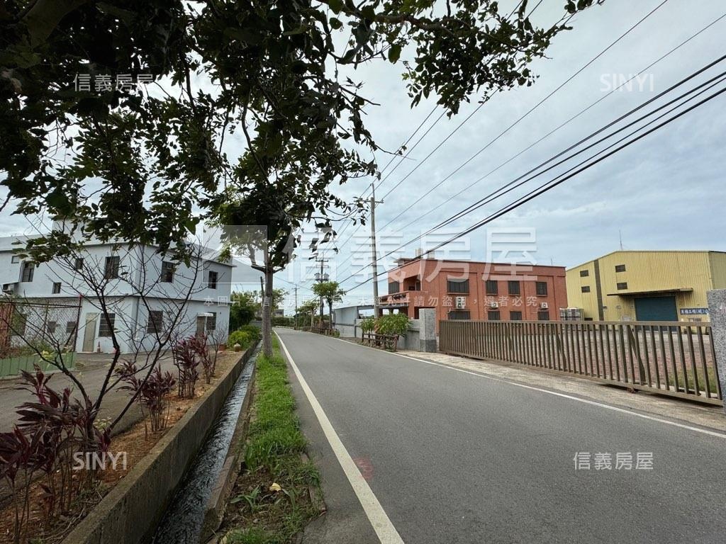 預售兩房車位－青城之愛３房屋室內格局與周邊環境