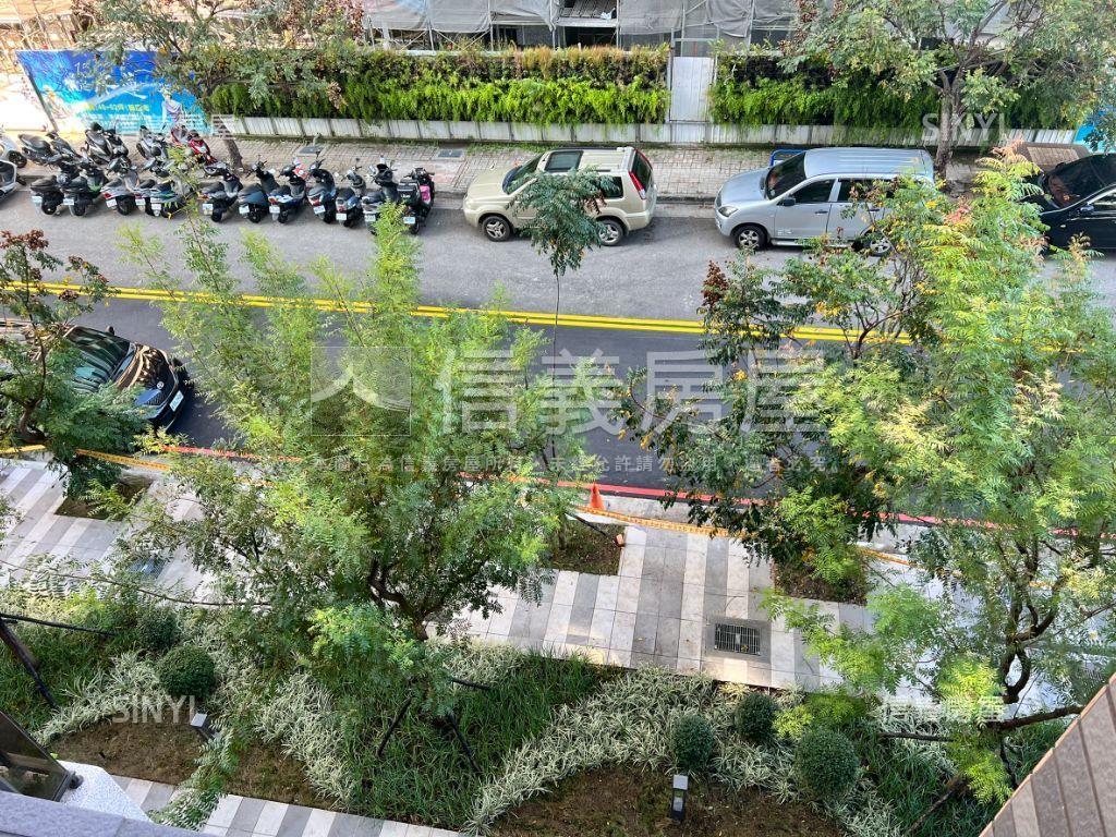 稀有朝東山景四房平車位房屋室內格局與周邊環境