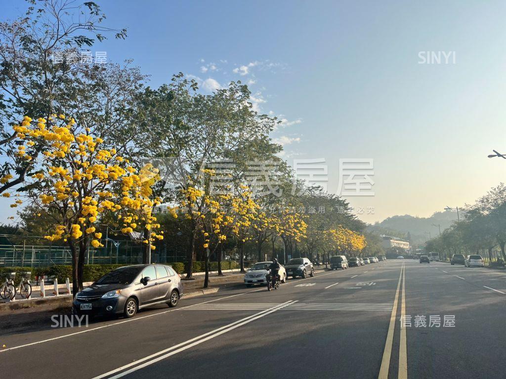 稀有朝東山景四房平車位房屋室內格局與周邊環境