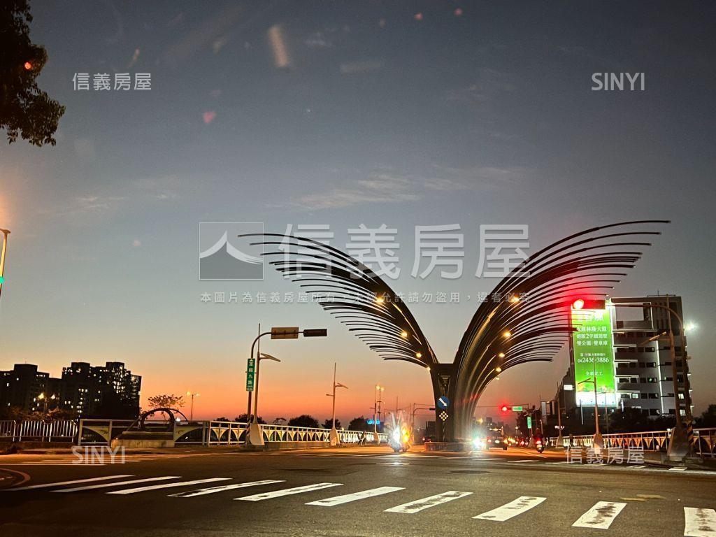 稀有朝東山景四房平車位房屋室內格局與周邊環境