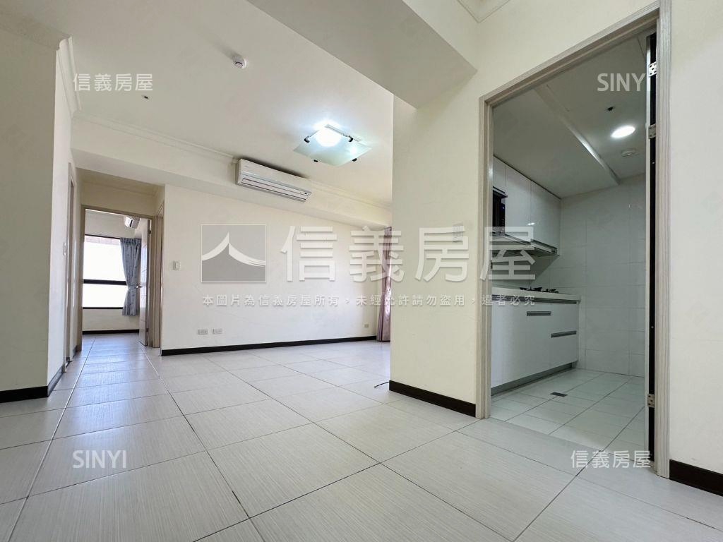 陽光灑落邊間三房平車房屋室內格局與周邊環境