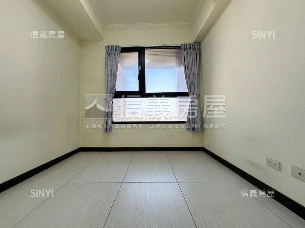 陽光灑落邊間三房平車房屋室內格局與周邊環境