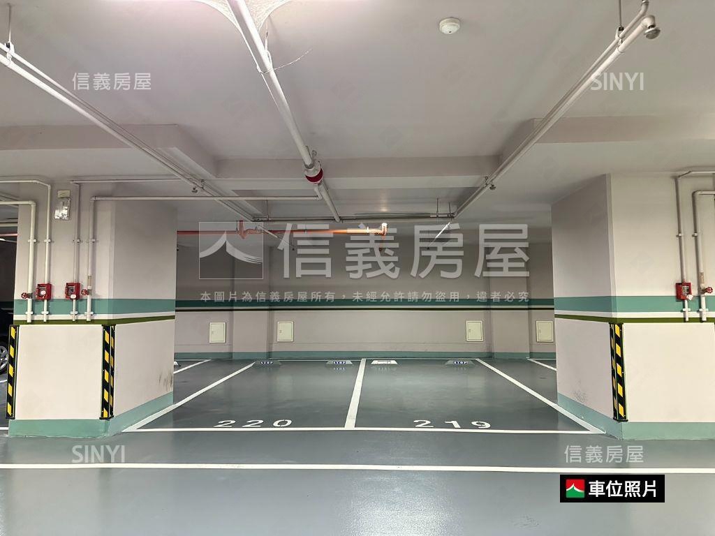 陽光灑落邊間三房平車房屋室內格局與周邊環境