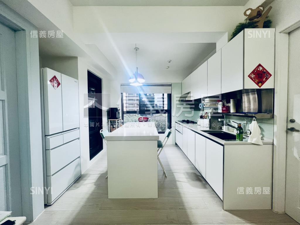 菁英薈二期。２房坡平車位房屋室內格局與周邊環境