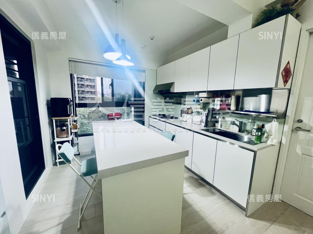 菁英薈二期。２房坡平車位房屋室內格局與周邊環境