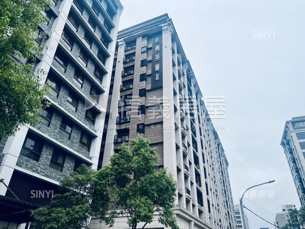 菁英薈二期。２房坡平車位房屋室內格局與周邊環境