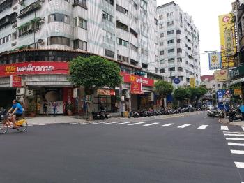 頂溪捷運三角店面