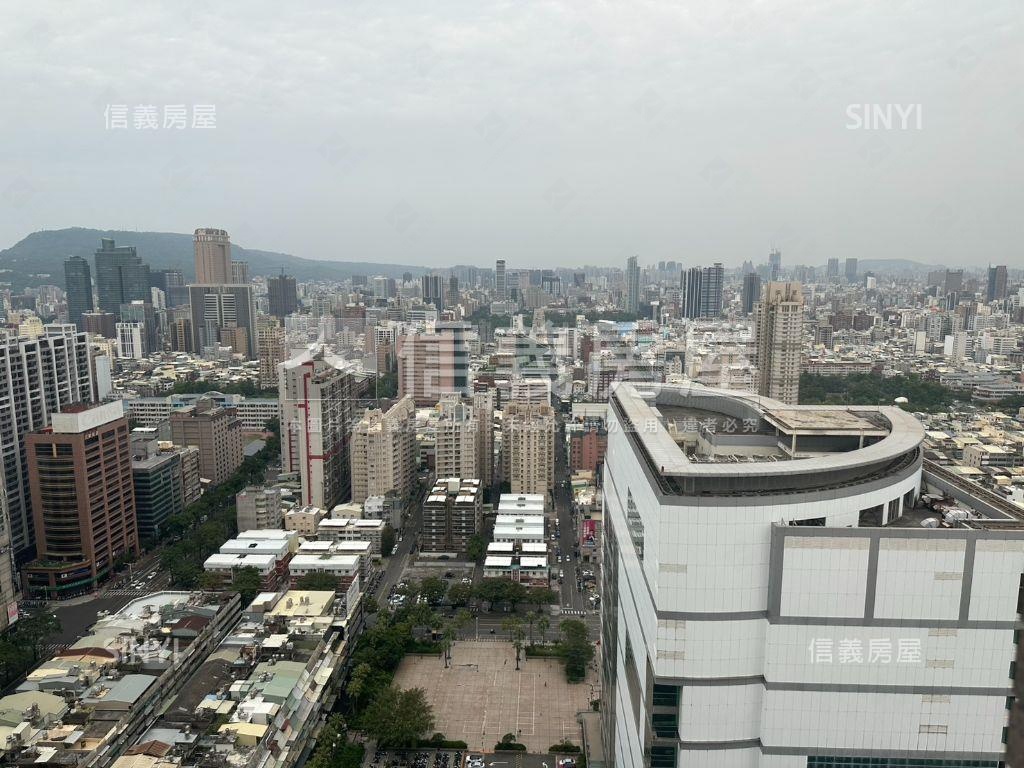 摩天高雄高樓兩房房屋室內格局與周邊環境