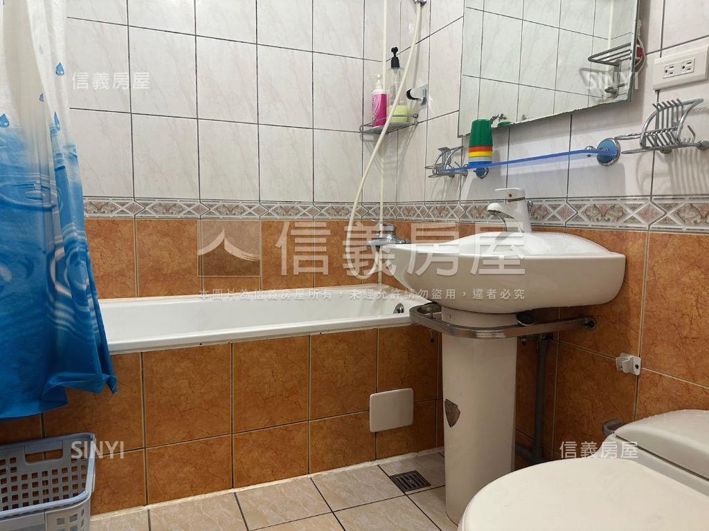 摩天高雄高樓兩房房屋室內格局與周邊環境