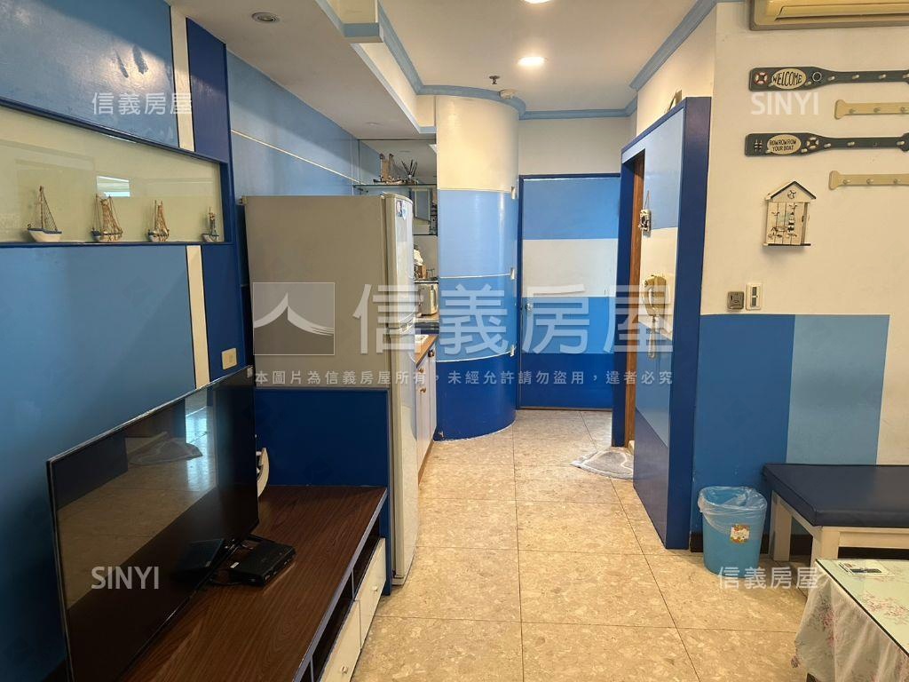 摩天高雄高樓兩房房屋室內格局與周邊環境