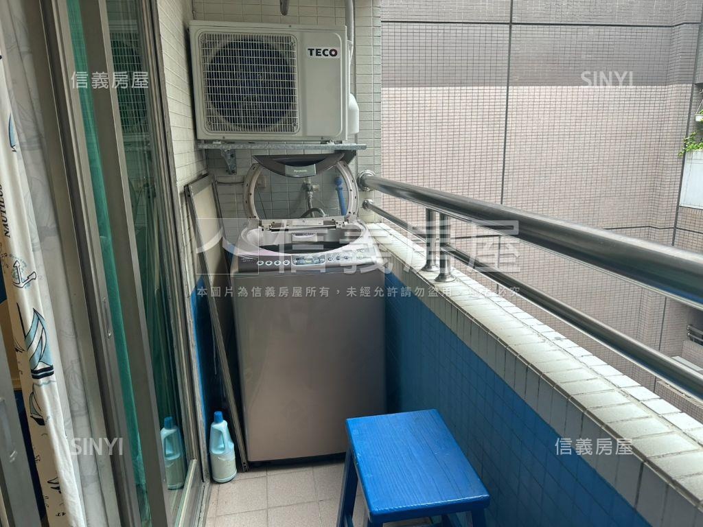 摩天高雄高樓兩房房屋室內格局與周邊環境