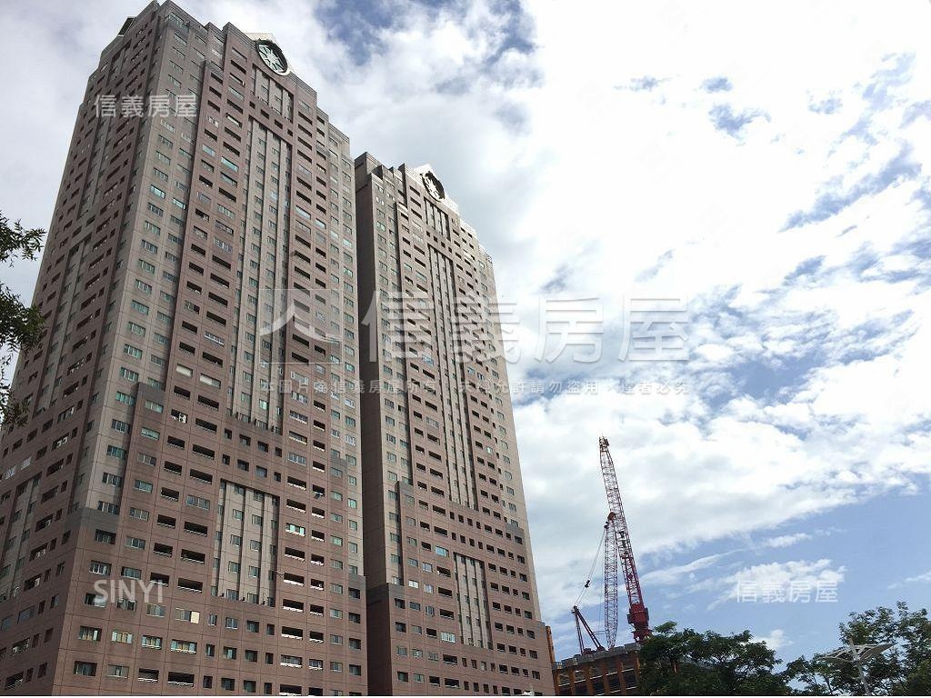 摩天高雄高樓兩房房屋室內格局與周邊環境