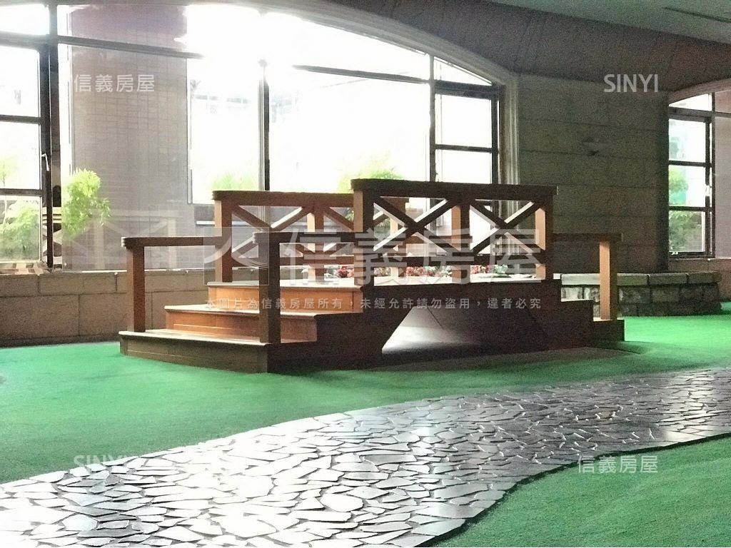 摩天高雄高樓兩房房屋室內格局與周邊環境