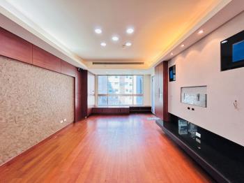 大業路一段，四房車位