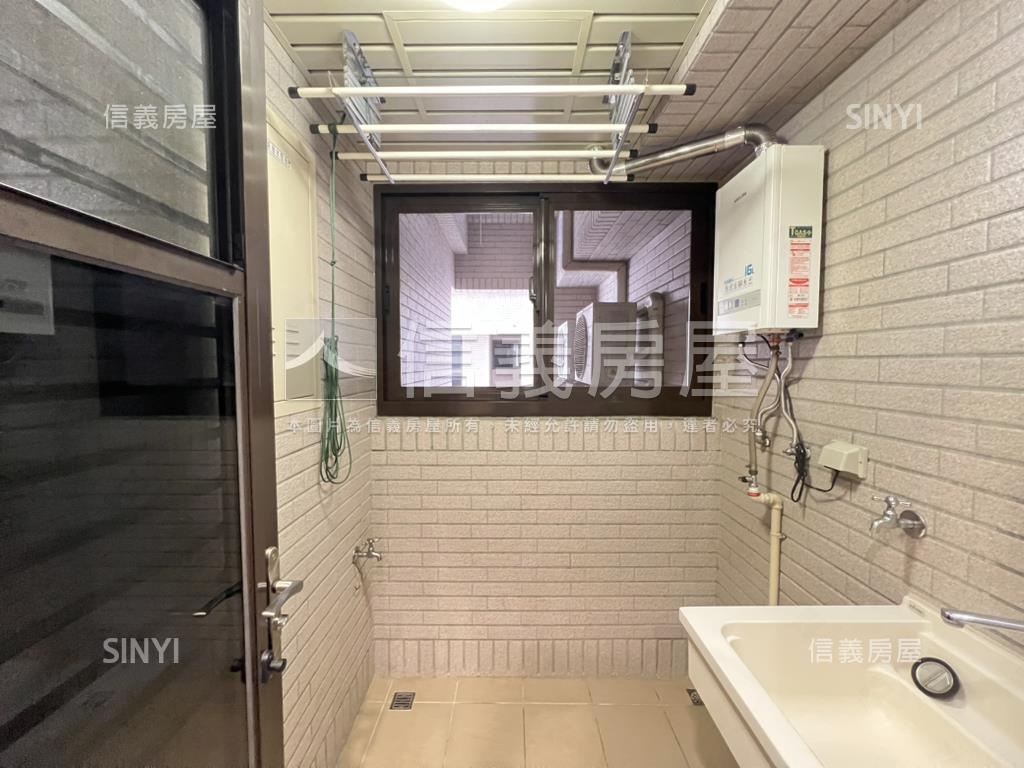 登陽仰峰三房雙車位。大器房屋室內格局與周邊環境
