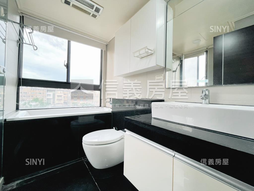 １１期光之建築３房雙平車房屋室內格局與周邊環境