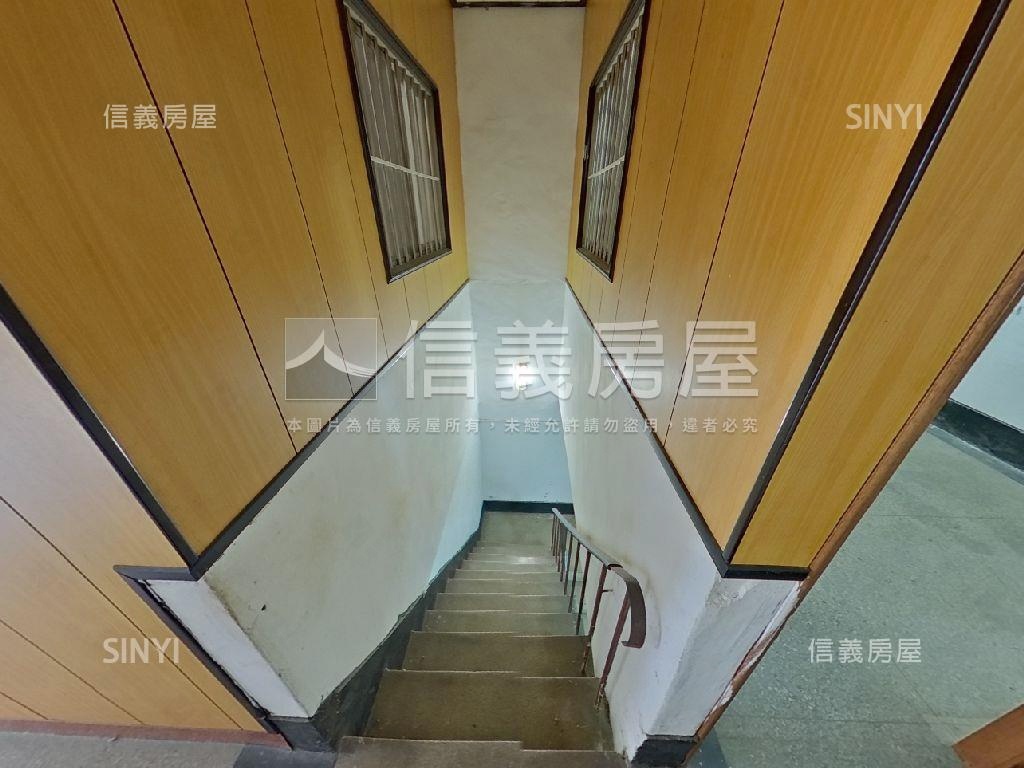 近忠孝國小透天房屋室內格局與周邊環境