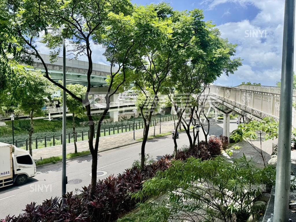 新美齊大陸工程高樓面樹景房屋室內格局與周邊環境
