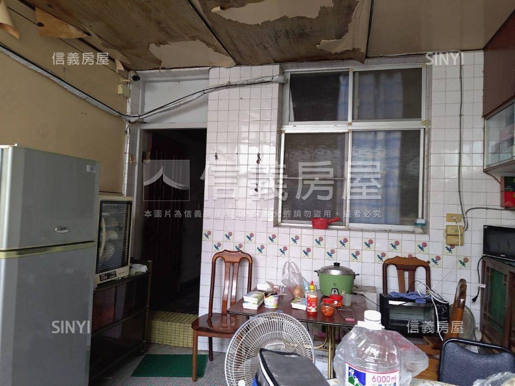 新營健康路臨路懷舊透天房屋室內格局與周邊環境