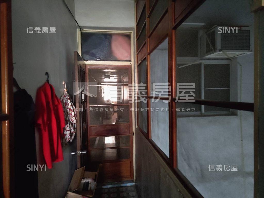新營健康路臨路懷舊透天房屋室內格局與周邊環境