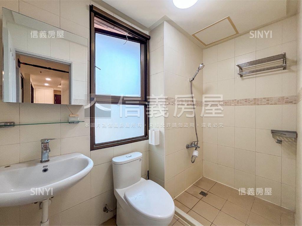 高鐵站前高樓景觀三房房屋室內格局與周邊環境