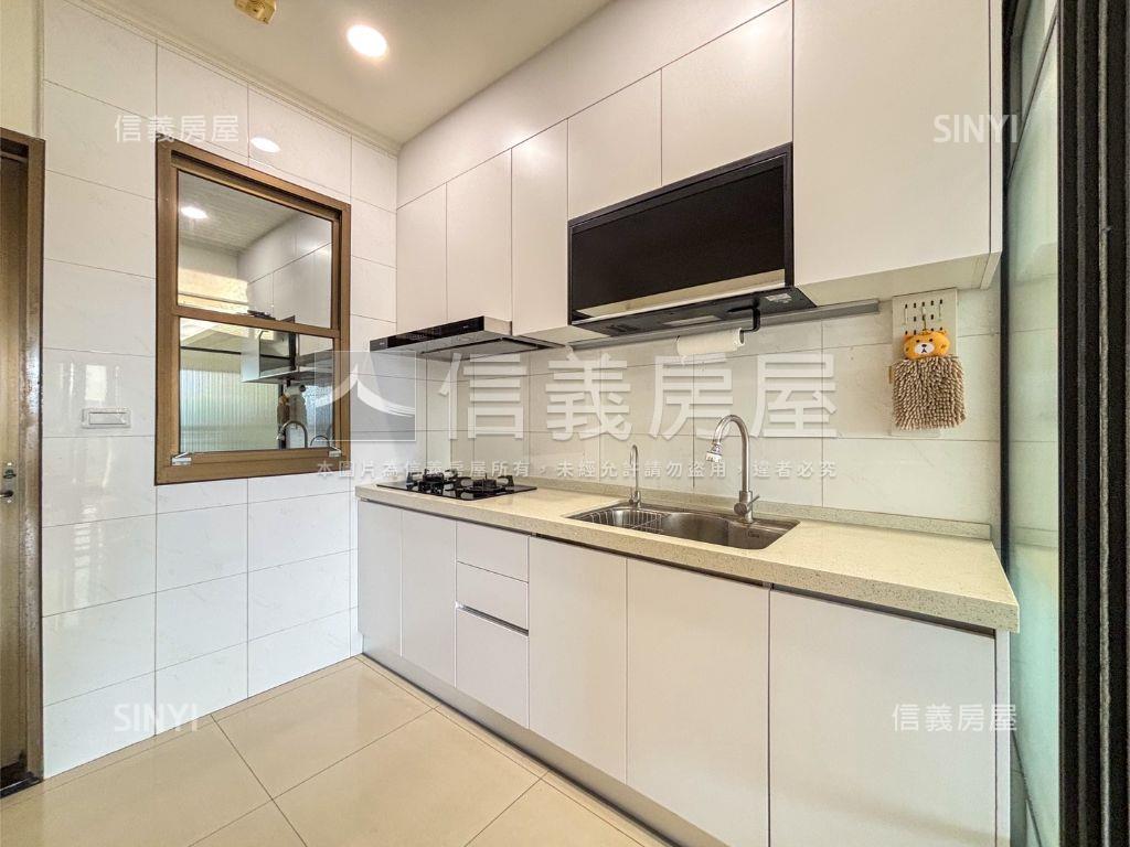 高鐵站前高樓景觀三房房屋室內格局與周邊環境