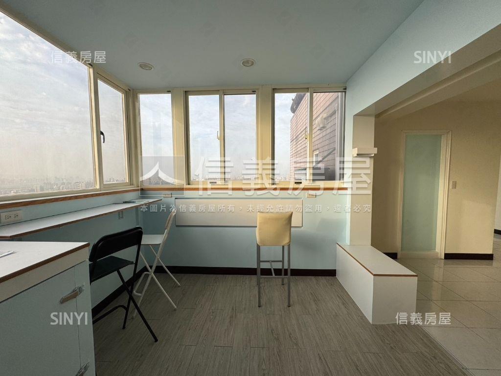 捷運高樓邊間美兩房房屋室內格局與周邊環境