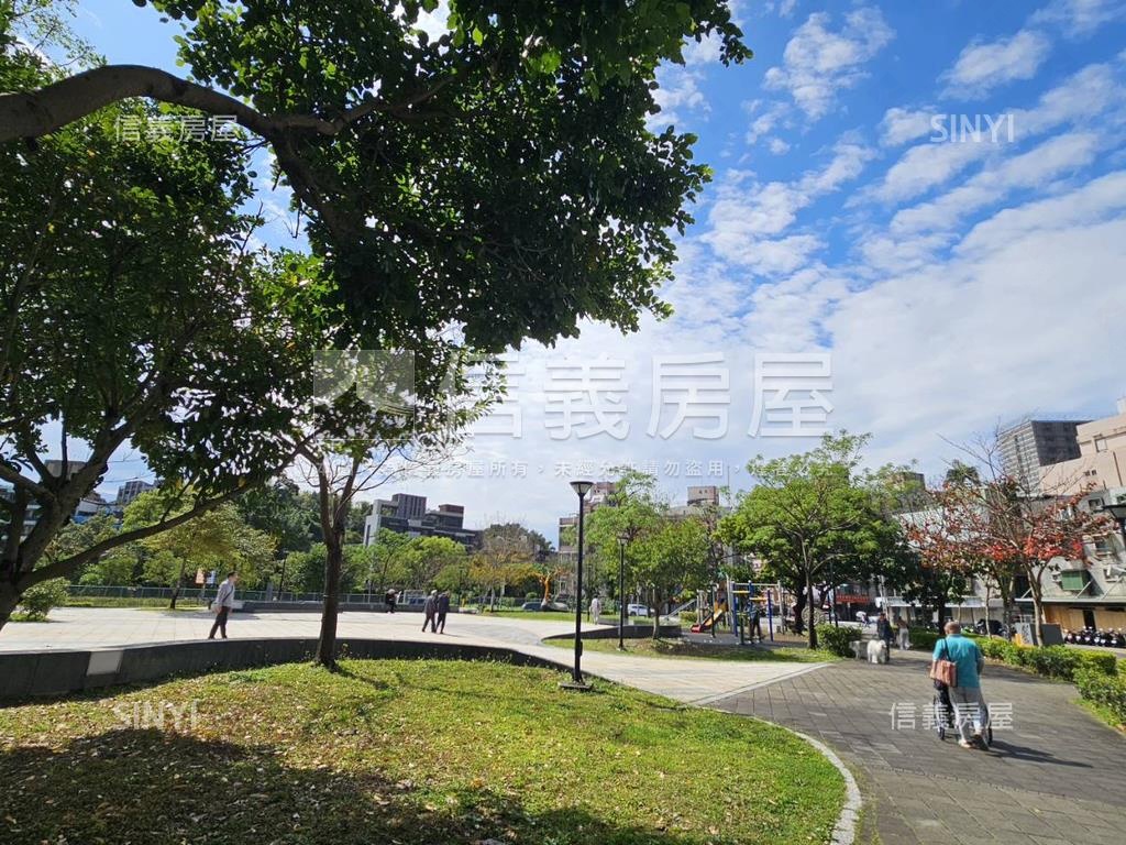 信義ＳＭＡＲＴ透天房屋室內格局與周邊環境