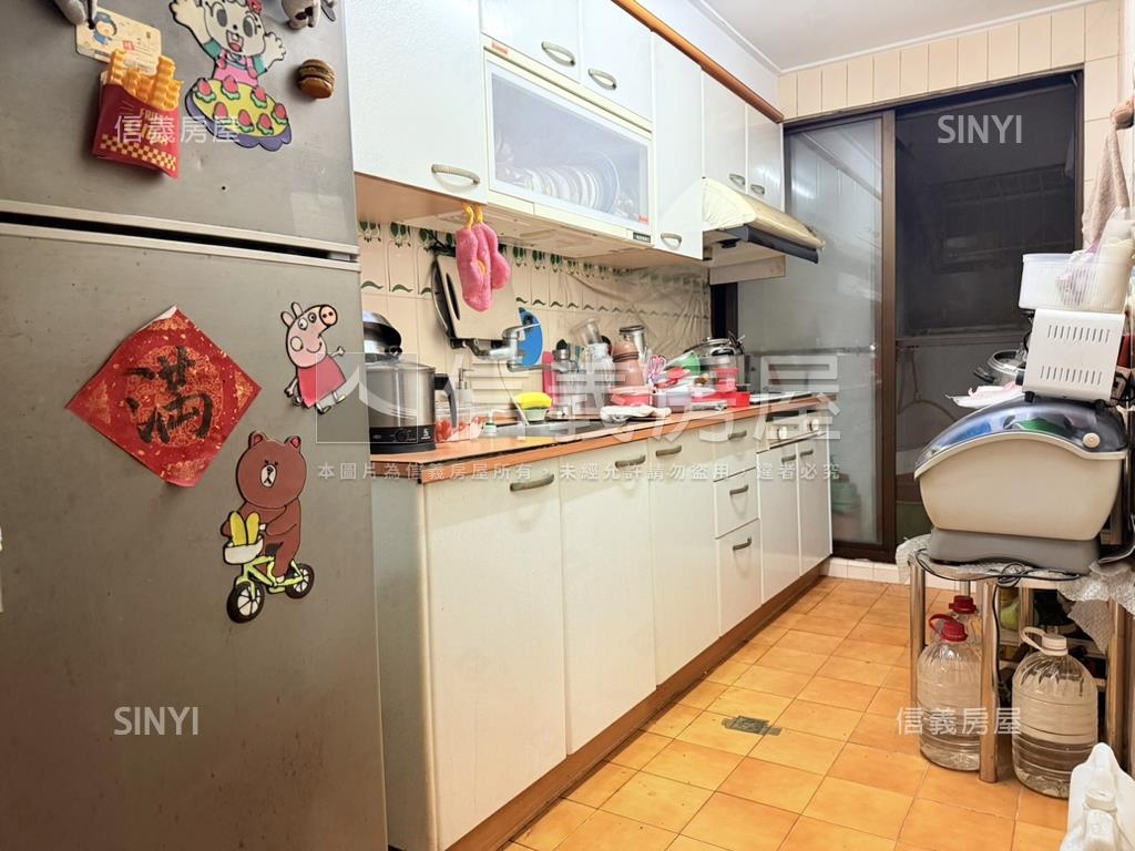 國泰建設３房平車房屋室內格局與周邊環境