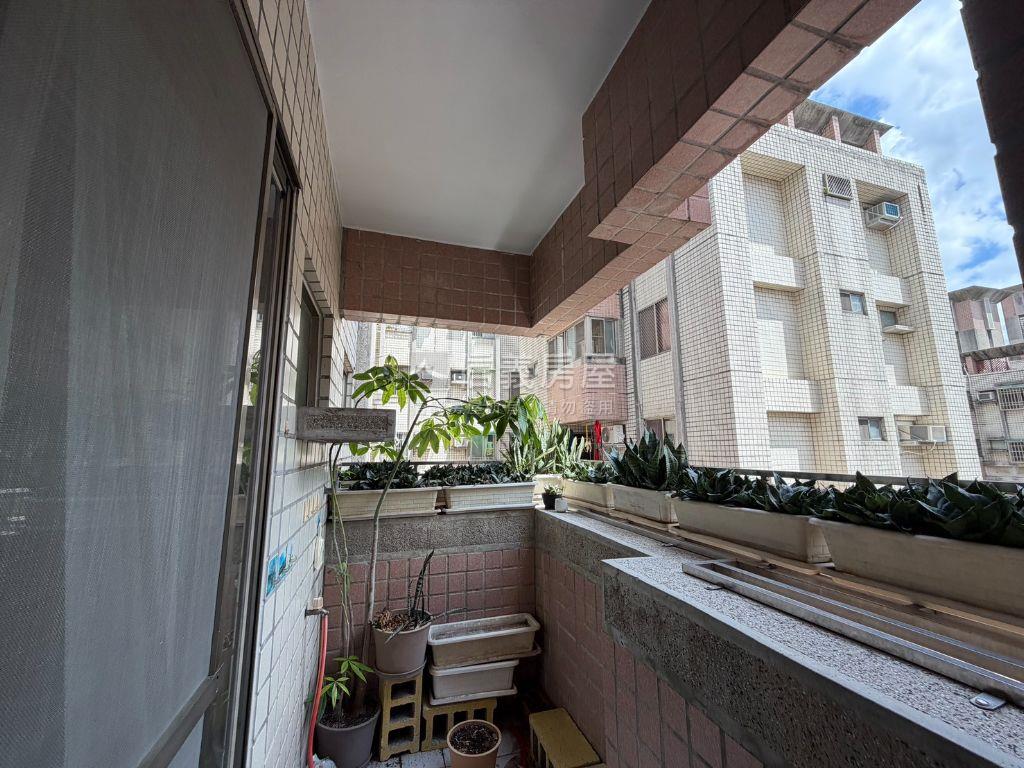 潭子榮興高樓層美三房房屋室內格局與周邊環境