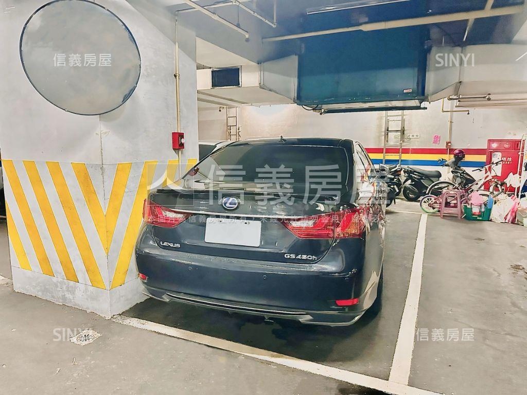 近捷運站四房車位房屋室內格局與周邊環境