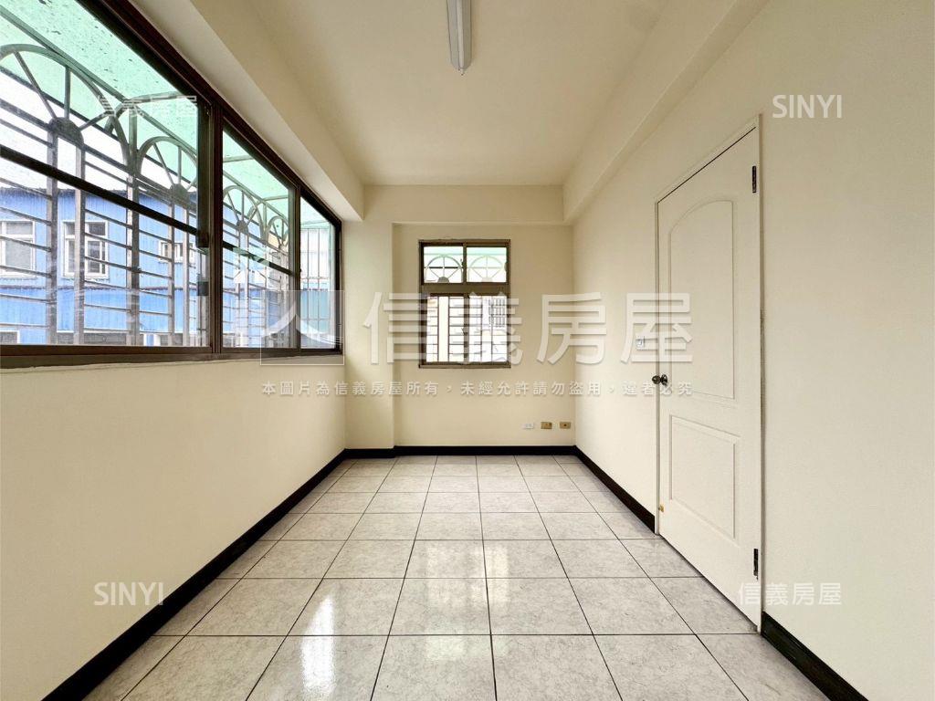 低總價德明路青年首選透天房屋室內格局與周邊環境