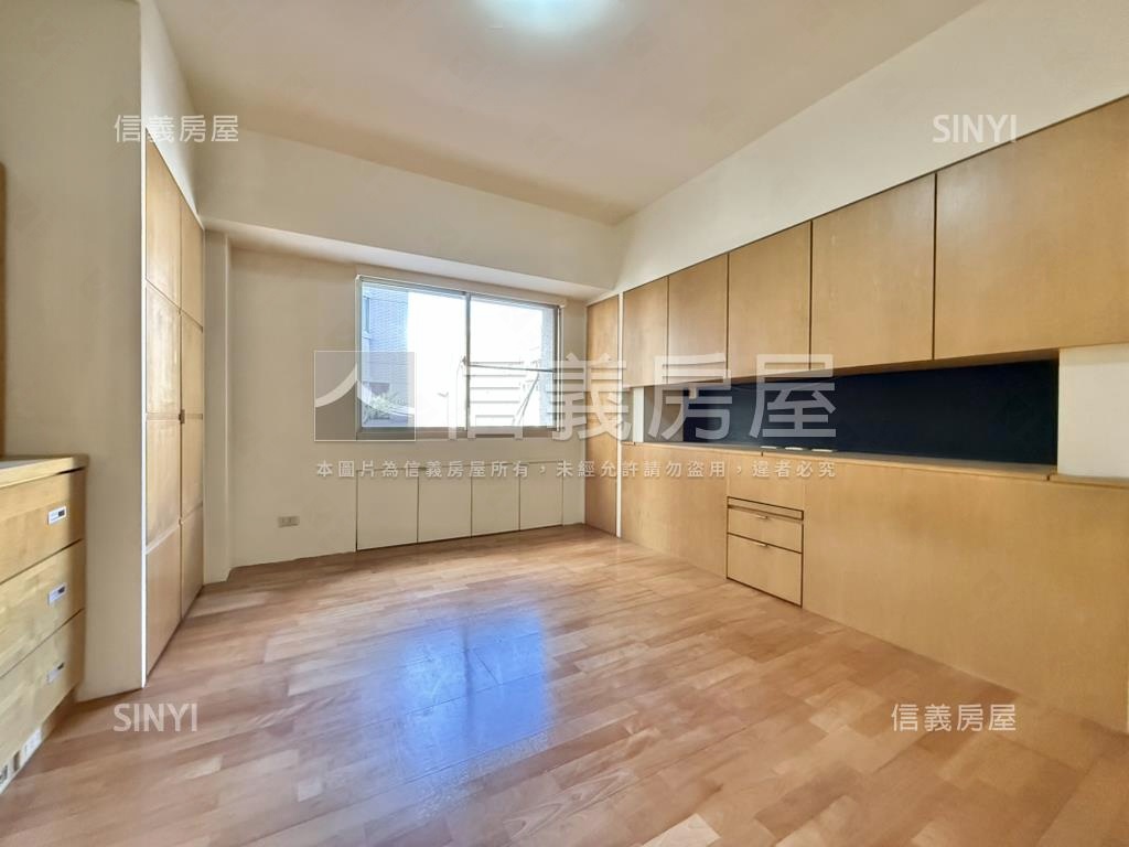 寶璽皇冠稀有四房附車位房屋室內格局與周邊環境