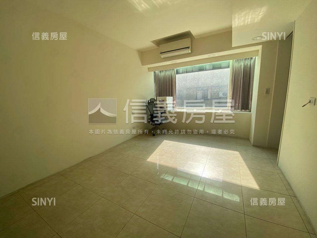 國泰雙敦稀有頂加房屋室內格局與周邊環境