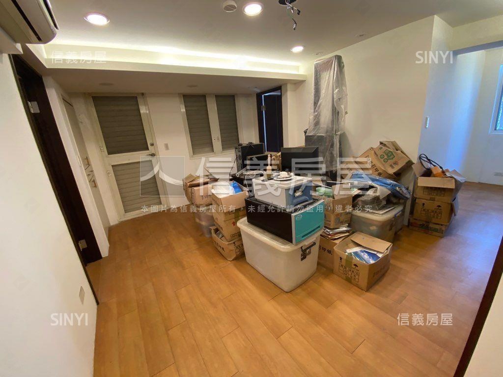 國泰雙敦稀有頂加房屋室內格局與周邊環境