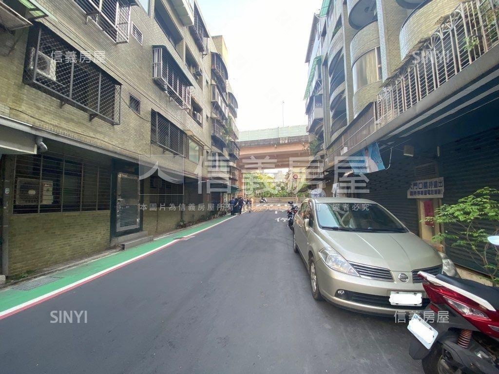 國泰雙敦稀有頂加房屋室內格局與周邊環境
