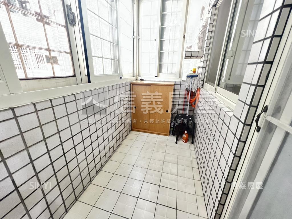 忠孝四房●有平面車位房屋室內格局與周邊環境
