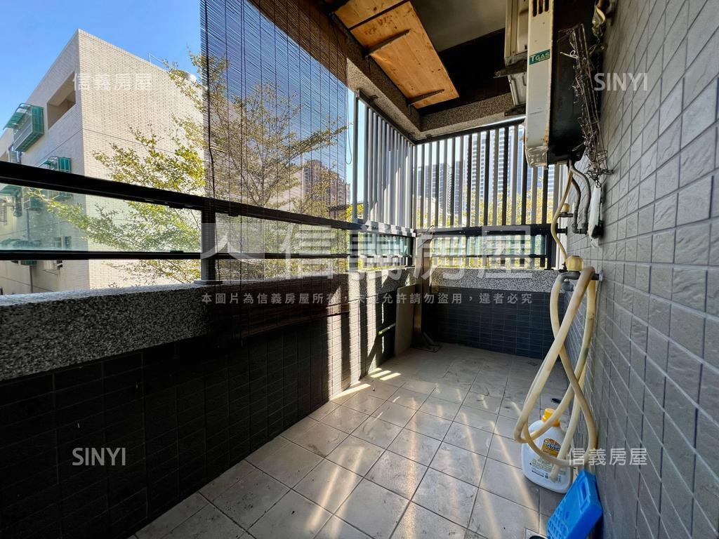 寓見海大面落地玻璃水啦！房屋室內格局與周邊環境